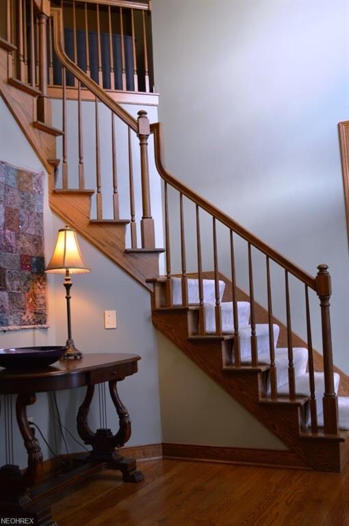 Beautiful 2 story open foyer with wood steps