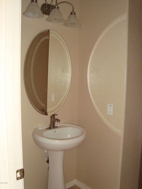 Downstairs 1/2 Bath