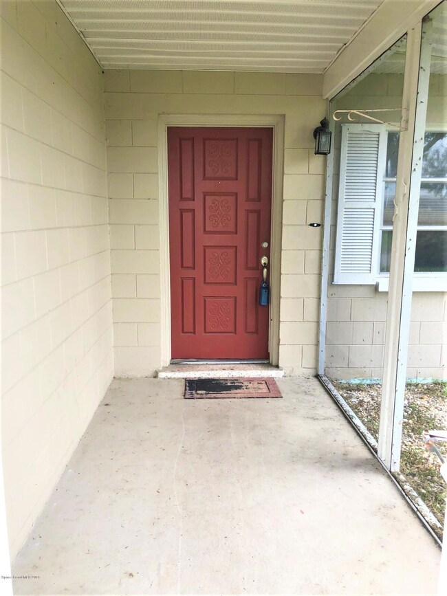 Screened Front Entry