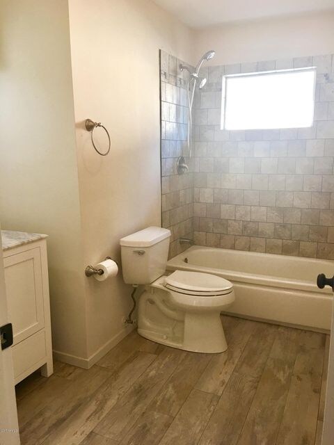 6830 E HUBBELL - BATHROOM