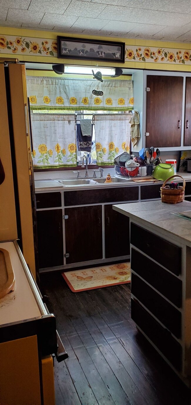 407 Matilda St, Elnora, IN 47529 - photo 7