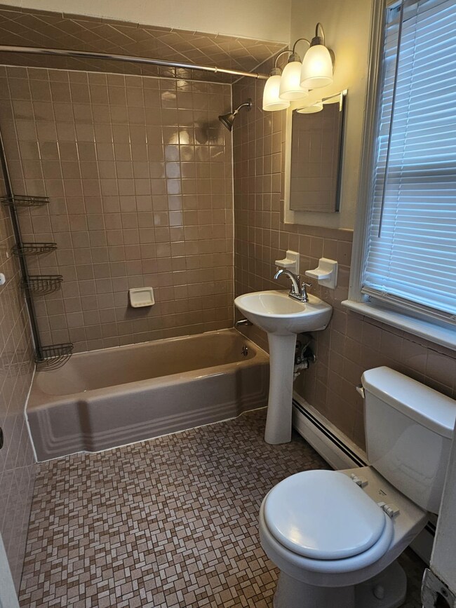 414 Hackensack St unit 1st floor, Carlstadt, NJ 07072 - photo 4