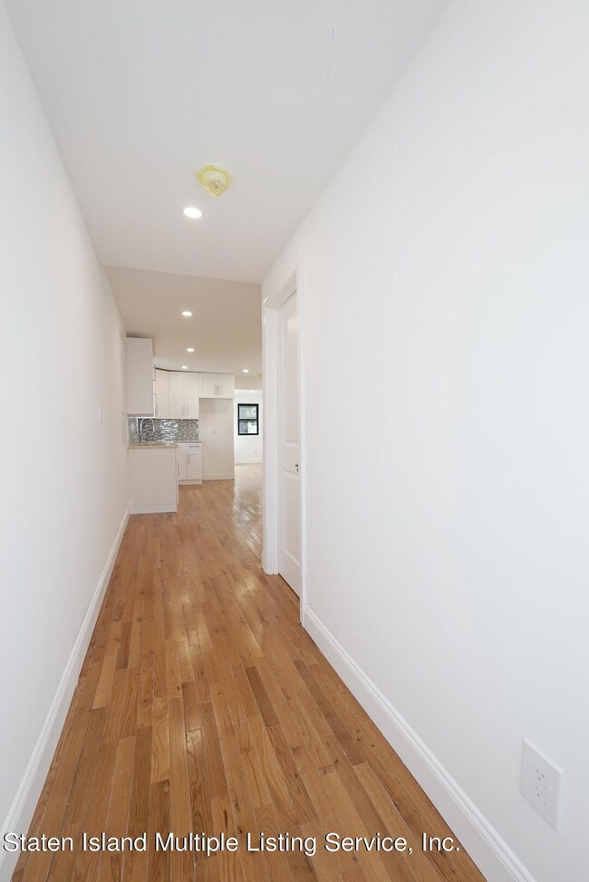 (7) UNIT 1 ENTRY FOYER