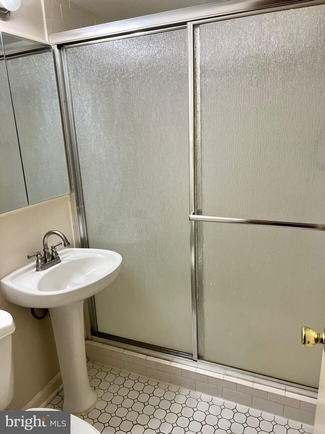 2609 S Walter Reed Dr unit C, Arlington, VA 22206 - photo 6