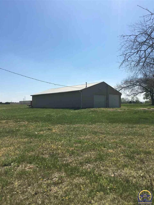 4925 SW Wanamaker Rd, Topeka, KS 66610 - photo 5