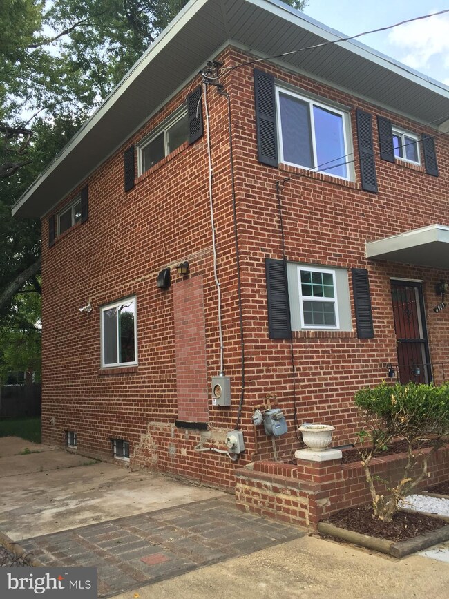 4905 Winthrop St, Oxon Hill, MD 20745 - photo 2