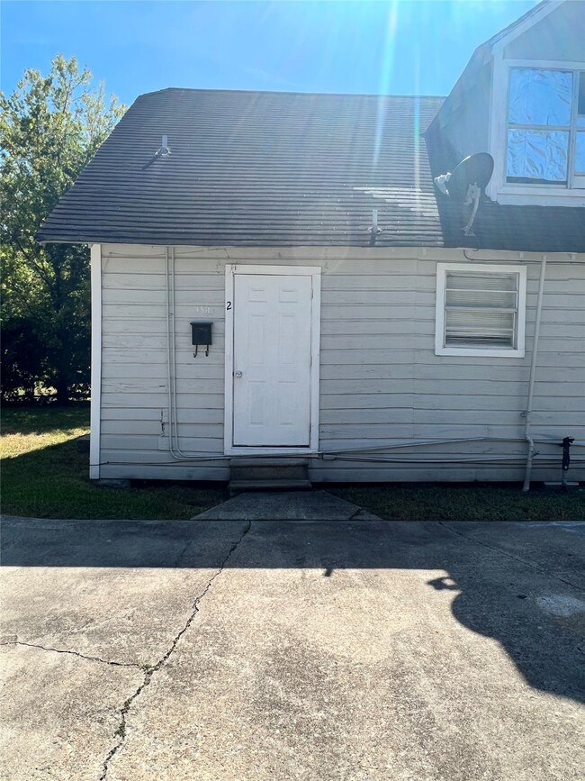 4518 Los Angeles St unit 2, Houston, TX 77026 - photo 4