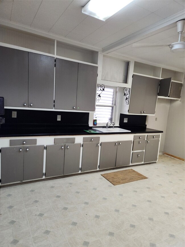 1400 6th St, Rosenberg, TX 77471 - photo 3