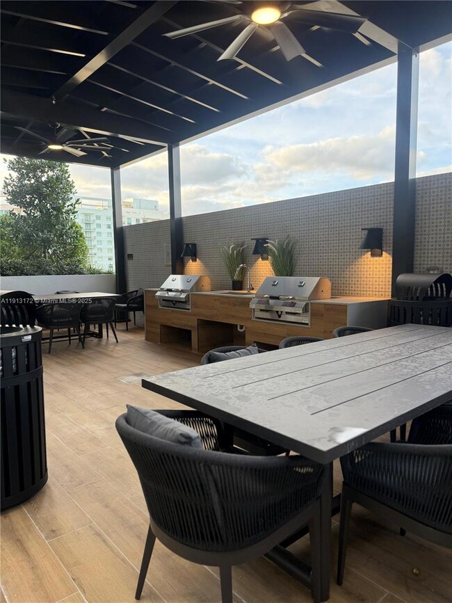 2001 Van Buren St unit 117, Hollywood, FL 33020 - photo 6