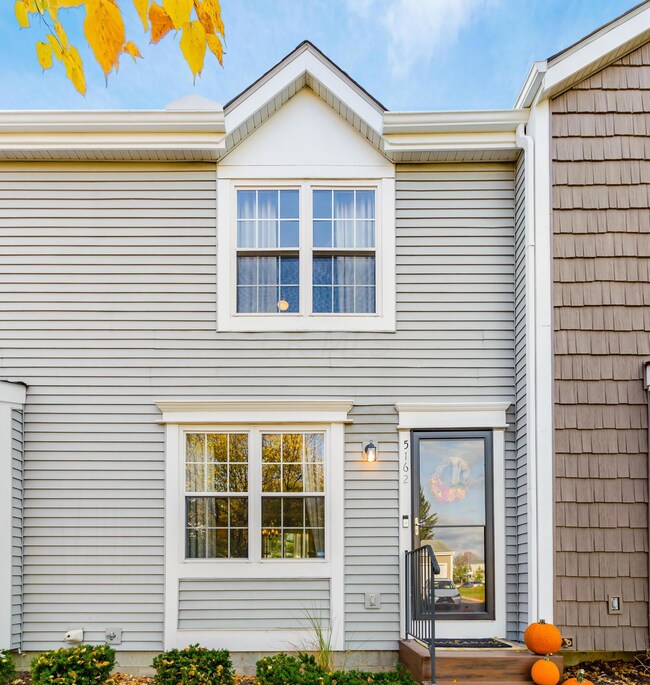 Entry of 5162 Singleton Drive