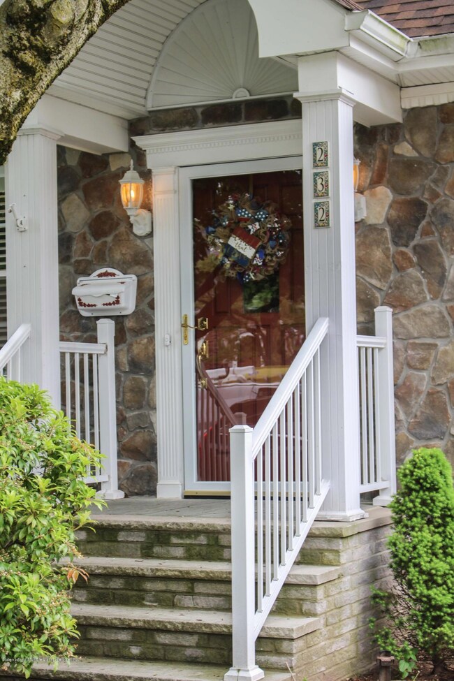 232 Locust Ave, Staten Island, NY 10306 - photo 3