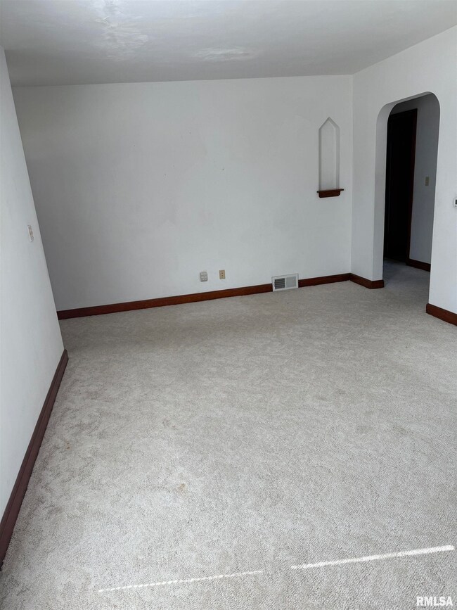 3416 N Sturdevant St, Davenport, IA 52806 - photo 7