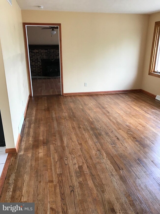 985 Swenlin Dr, Vineland, NJ 08360 - photo 2