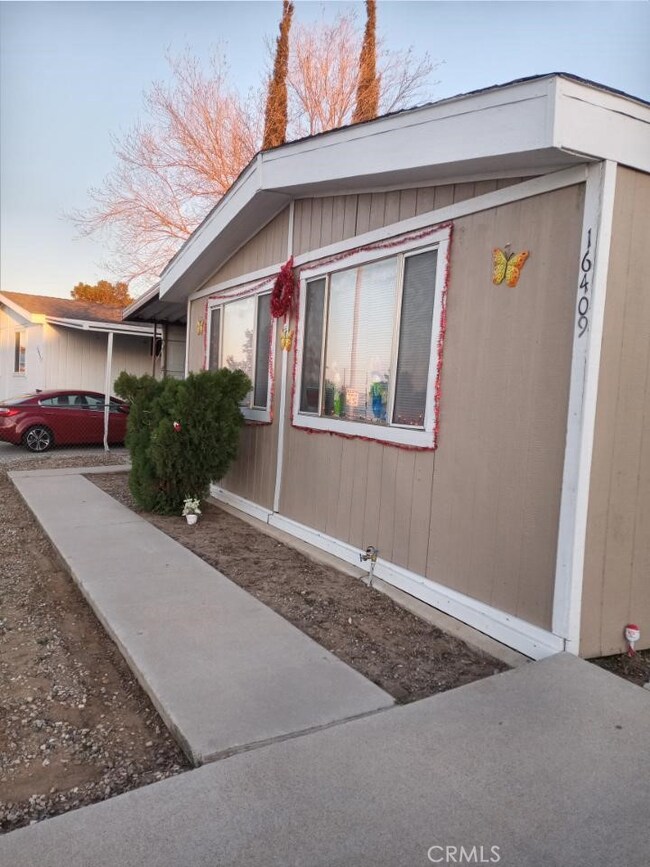 16409 Wimbleton Dr, Victorville, CA 92395 - photo 2