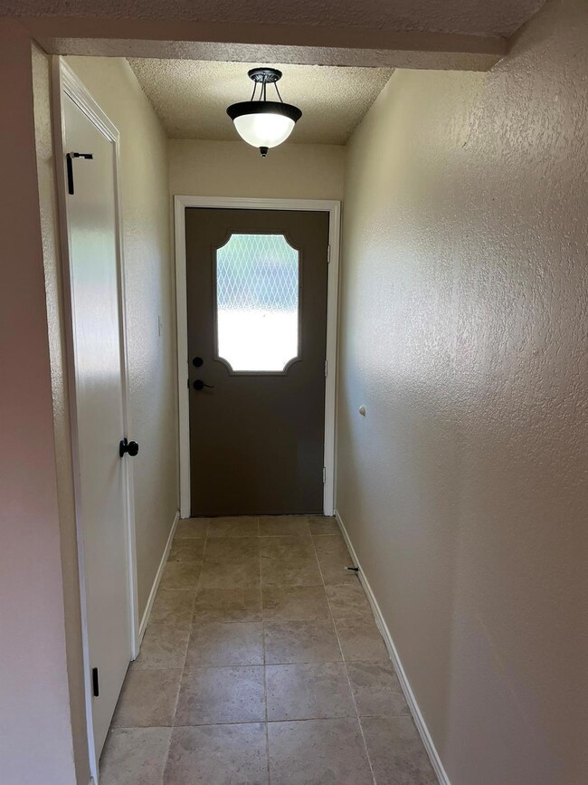 125 Brazil Ct, Hurst, TX 76054 - photo 6