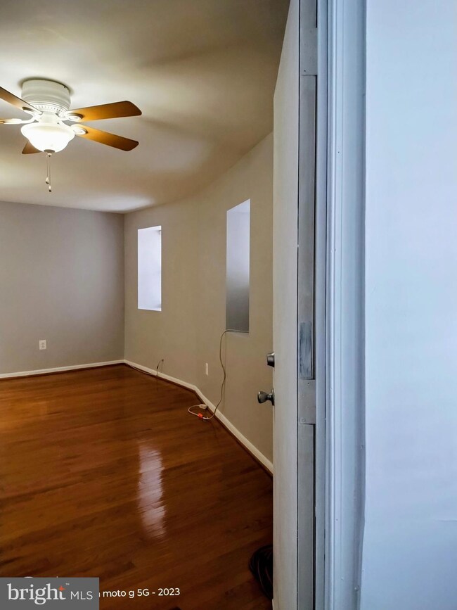 2437 Grays Ferry Ave unit 3, Philadelphia, PA 19146 - photo 2