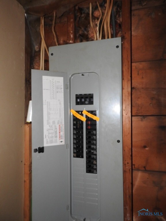 23092 Edgefield Dr, Genoa, OH 43430 - photo 7