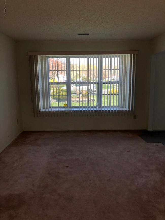 608 Loxley Dr, Toms River, NJ 08753 - photo 4