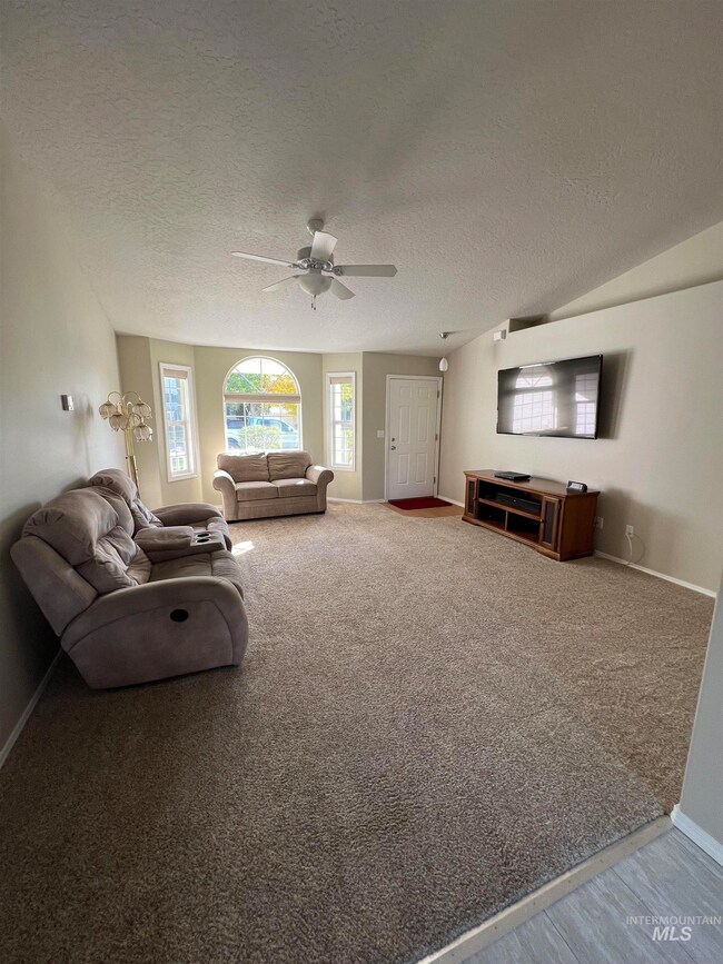 906 W Georgia Ave, Nampa, ID 83686 - photo 3