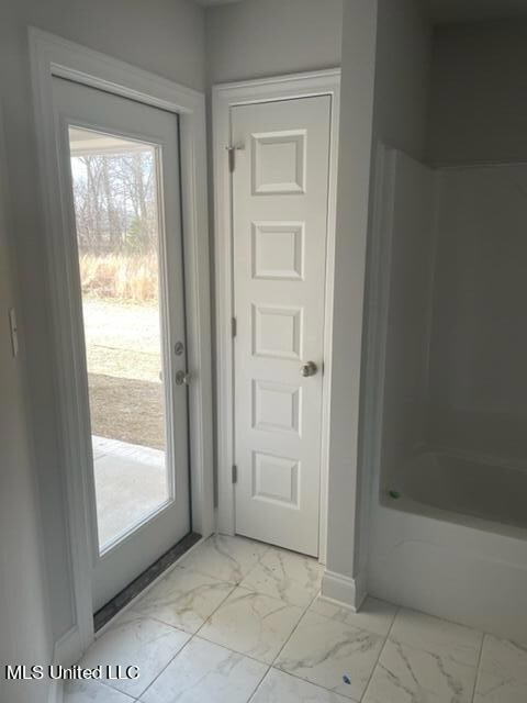 1101_bath_with_doortopatio