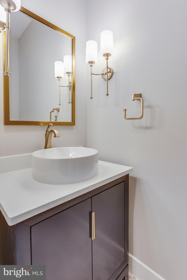 412 Orleans Cir SW, Vienna, VA 22180 - photo 6