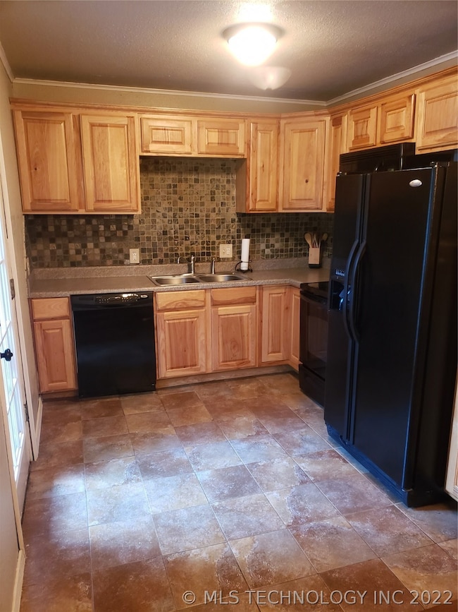 308 E Falletti Ave, Claremore, OK 74017 - photo 6