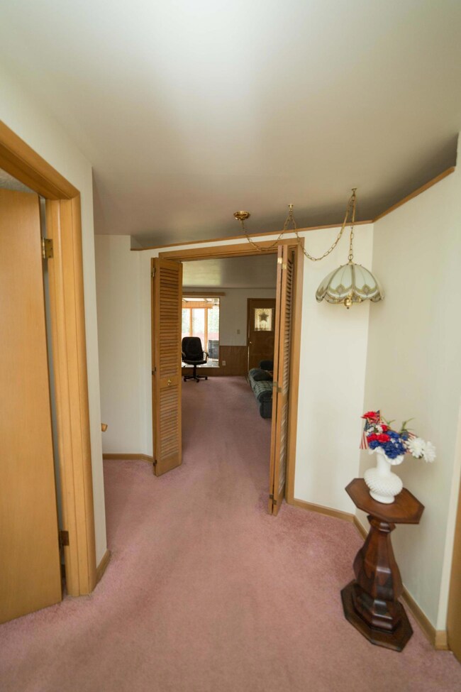 1455 Fahlander Dr S, Columbus, OH 43229 - photo 4