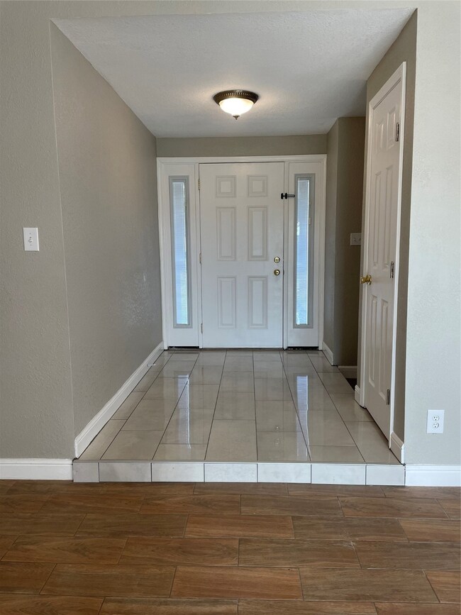 8430 Lettie St, Houston, TX 77075 - photo 3