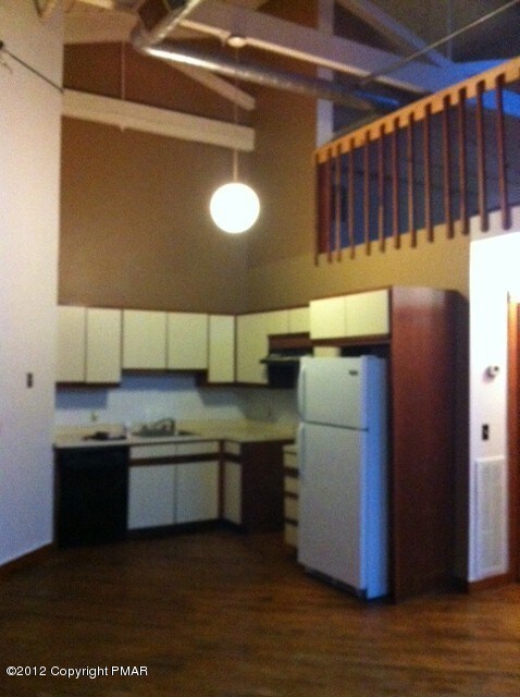 633 Mckinley St unit 206, Hazleton, PA 18201 - photo 5