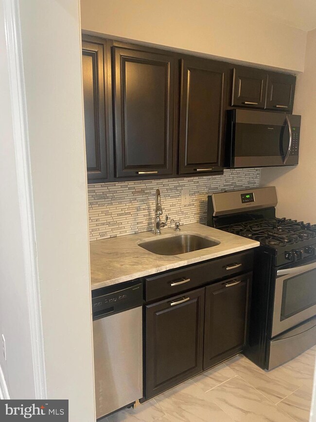 6127 Chinquapin Pkwy unit 1, Baltimore, MD 21239 - photo 4