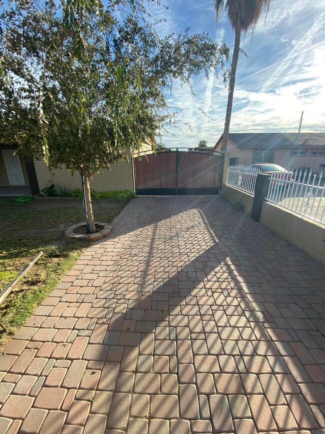 3329 N 80th Ln, Phoenix, AZ 85033 - photo 6
