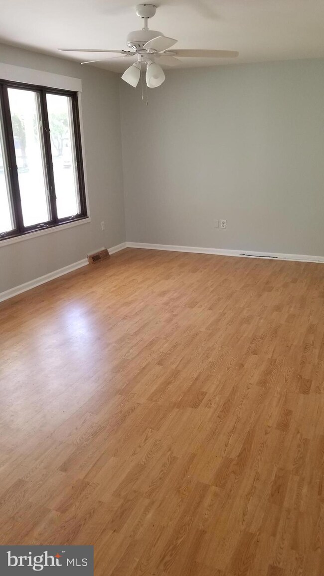 604 Otter Branch Dr, Magnolia, NJ 08049 - photo 3