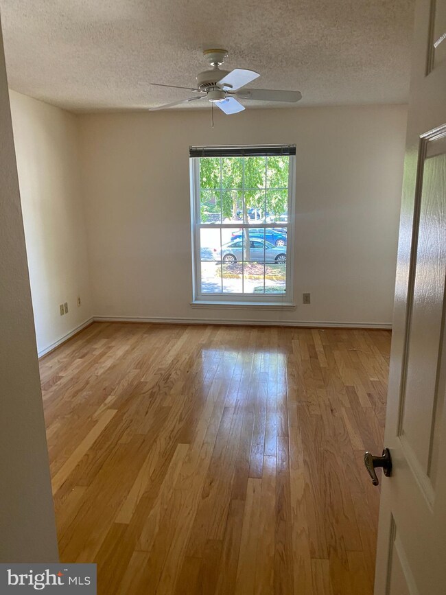 1534 Lincoln Way unit 204, McLean, VA 22102 - photo 4