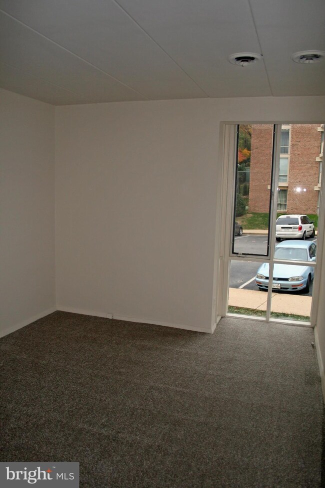 2618 Redcoat Dr unit 2C, Alexandria, VA 22303 - photo 4