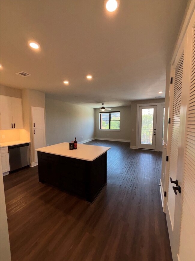 3255 Carlisle St unit 2418, Dallas, TX 75204 - photo 2