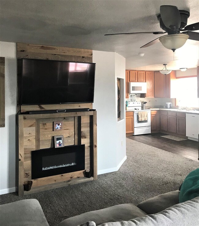 320 & 320 1/2 E Hudson St, Spearfish, SD 57783 - photo 2