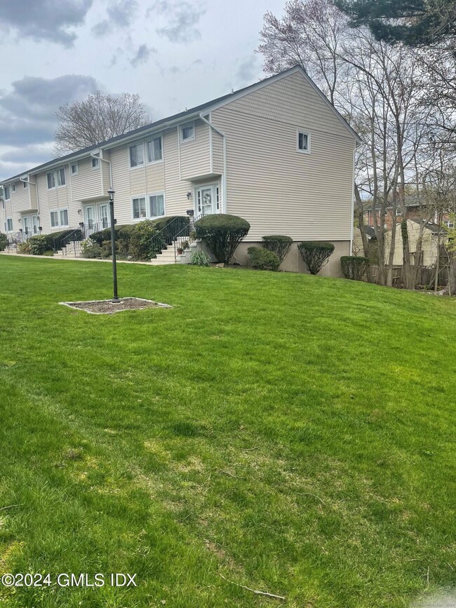 75 Cos Cob Ave unit 23, Cos Cob, CT 06807 - photo 2