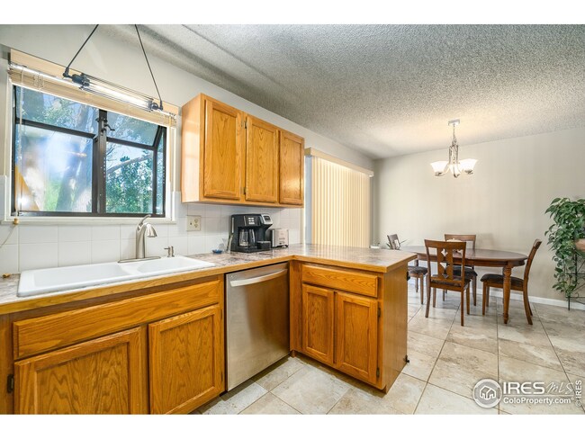 Kitchen w/Tile Floors
