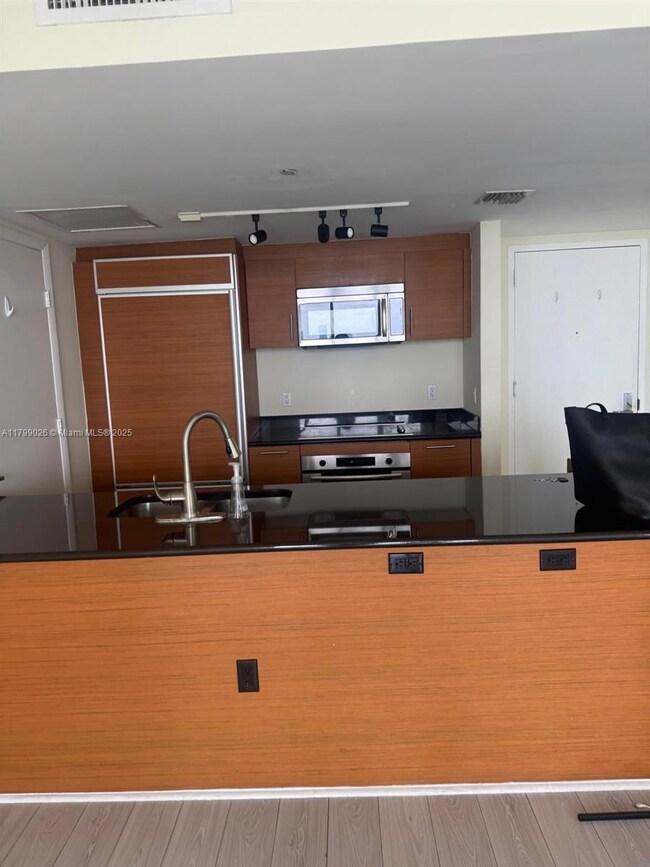 50 Biscayne Blvd unit 2204, Miami, FL 33132 - photo 3