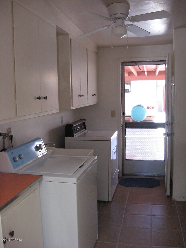 1301 W Calle Del Ensayador 006