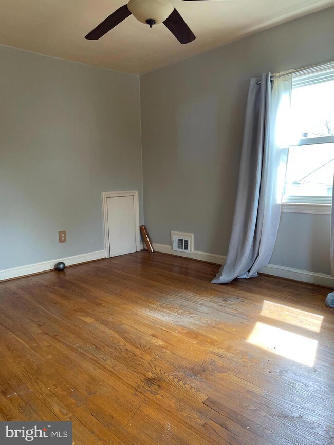 509 E Schuyler Rd, Silver Spring, MD 20901 - photo 7