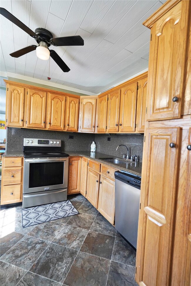 9 Fox Ln, Levittown, NY 11756 - photo 5