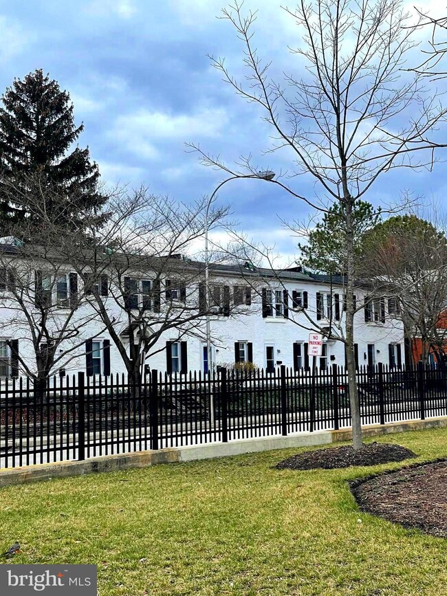 858 County Line Rd, Bryn Mawr, PA 19010 - photo 2