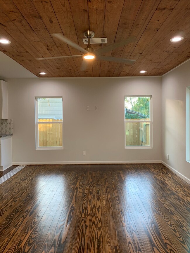 7026 Winfree Dr, Houston, TX 77087 - photo 5