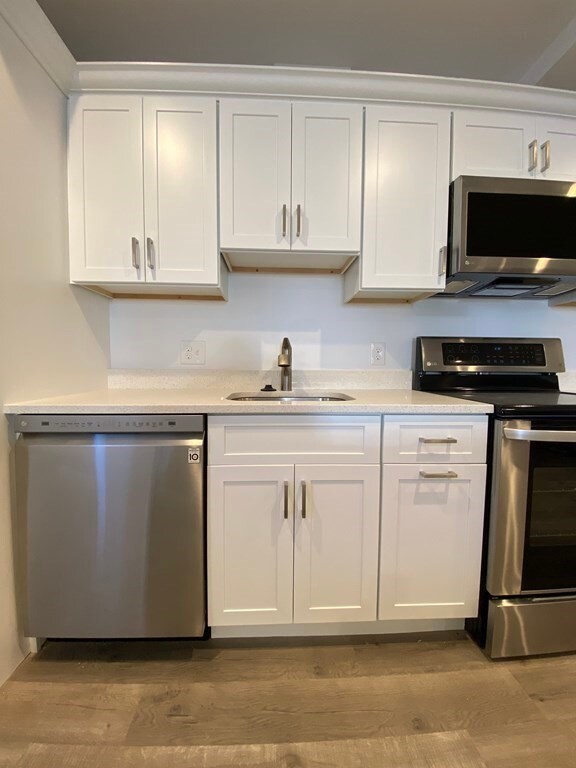 190 Pleasant St unit 1, Marblehead, MA 01945 - photo 5