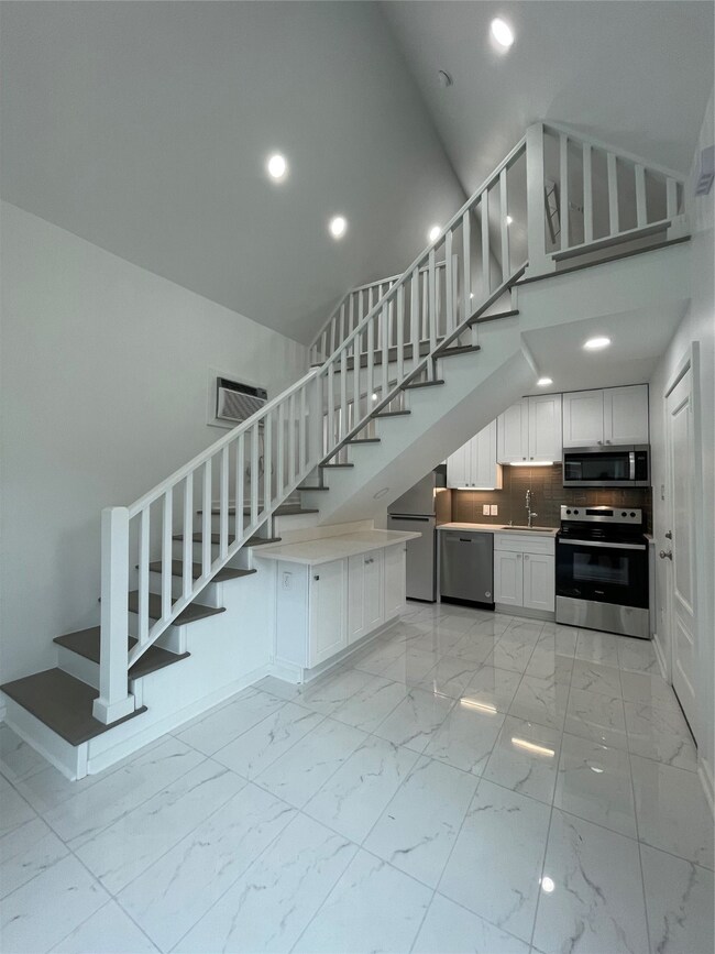 416 Avenue of Oaks St unit C, Houston, TX 77009 - photo 5