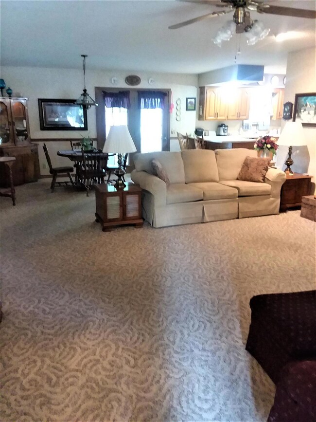 2017 S Hedgewood Dr, Bolivar, MO 65613 - photo 4