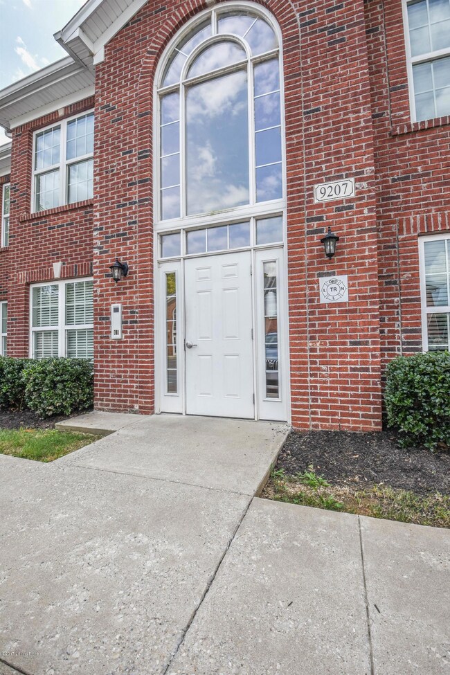 002_Beautiful Front Entrance