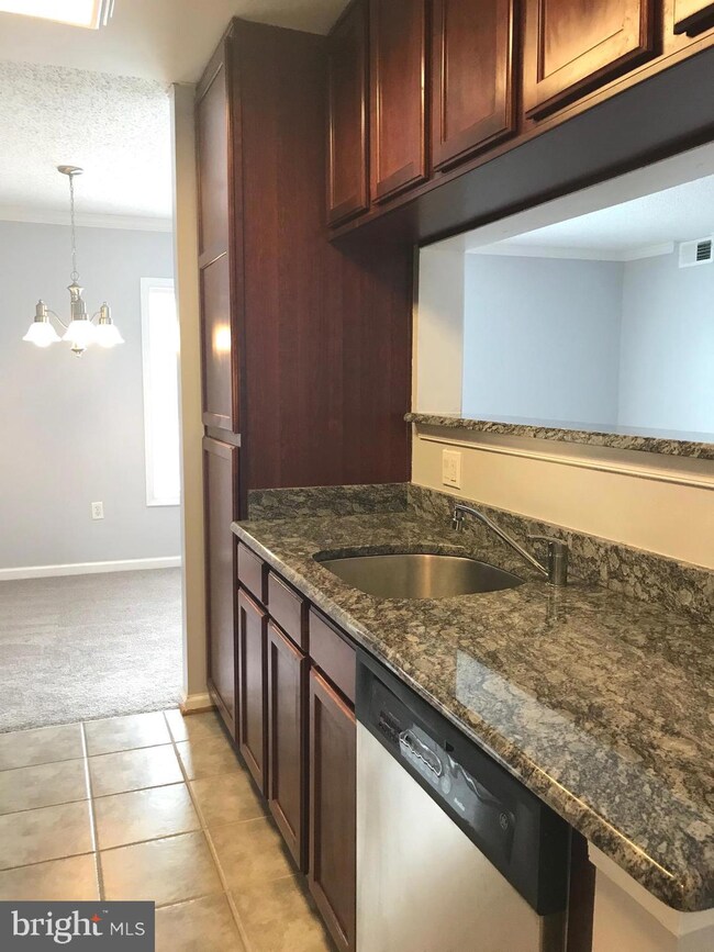 15512 Horseshoe Ln unit 512, Woodbridge, VA 22191 - photo 5