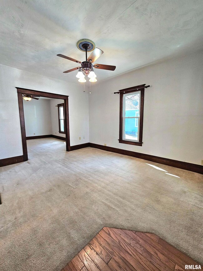 616 N Sherman St, Lincoln, IL 62656 - photo 4